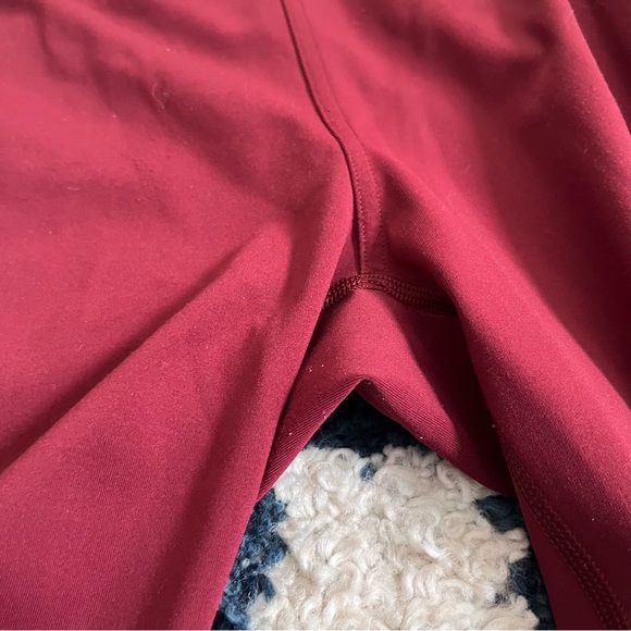 Lululemon Box it Out Tight in Oxblood Red Size 6 - Picture 5 of 6